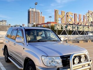 2004 Toyota Land Cruiser 100 Series Рестайлинг 1, серебристый, 2500000 рублей, вид 3