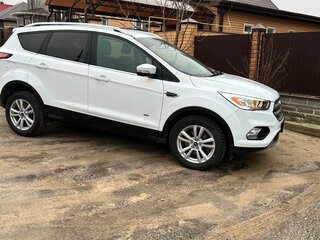 2017 Ford Kuga II Рестайлинг, белый, 1820000 рублей, вид 2