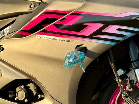 2024 Yamaha YZF-R15, серый, 420000 рублей, вид 2