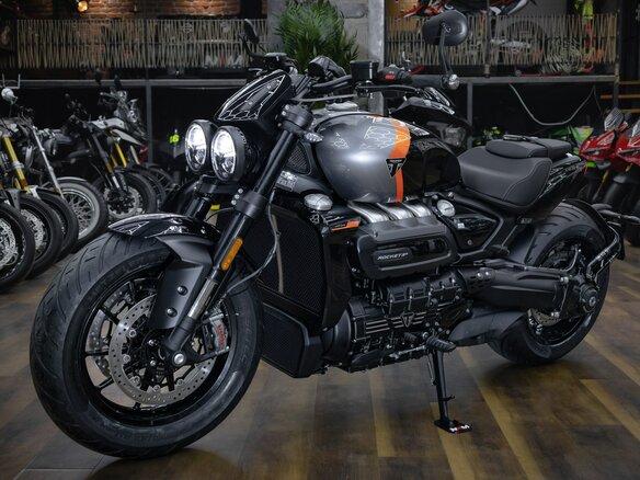 2026 Triumph Rocket 3, чёрный, 3390000 рублей - вид 3