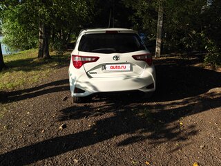 2017 Toyota Yaris III Рестайлинг 2, белый, 1520000 рублей, вид 5