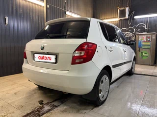 2011 Skoda Fabia II Рестайлинг, белый, 480000 рублей, вид 4
