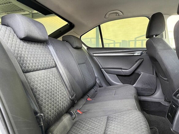 2017 Skoda Octavia III (A7) Рестайлинг, белый, 1599000 рублей - вид 10