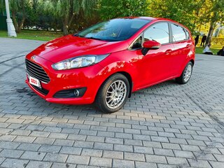 2016 Ford Fiesta Mk6 Рестайлинг, красный, 910000 рублей, вид 1