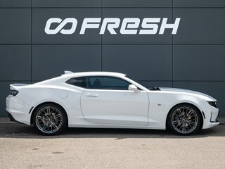 2022 Chevrolet Camaro VI Рестайлинг, белый, 3970000 рублей, вид 5