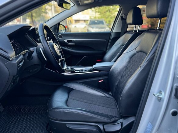 2020 Hyundai Sonata VIII (DN8), серебристый, 2215000 рублей - вид 17