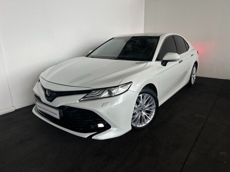 2019 Toyota Camry VIII (XV70), белый, 2540000 рублей, вид 2