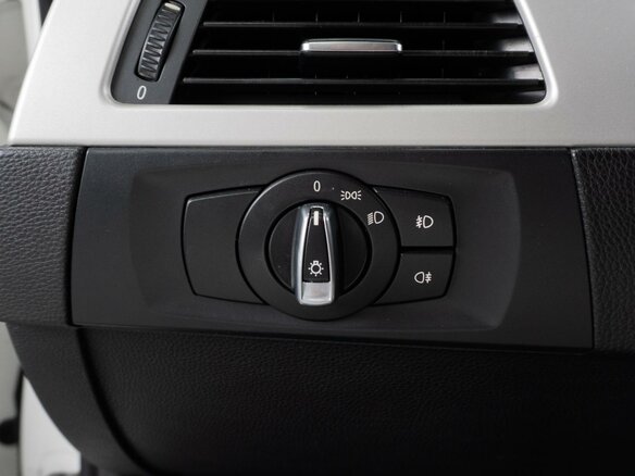 2011 BMW 3 серии 318i V (E90/E91/E92/E93) Рестайлинг, белый - вид 15