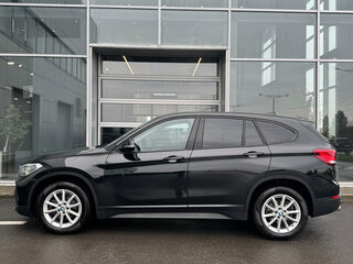 2020 BMW X1 18i sDrive II (F48) Рестайлинг, чёрный, 2700000 рублей, вид 2