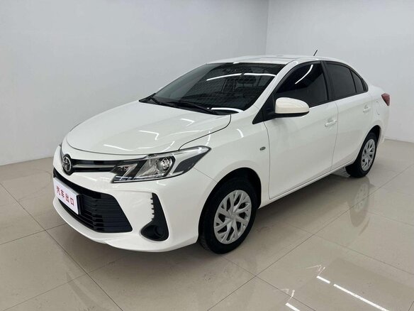 2022 Toyota Vios III Рестайлинг, белый - вид 2