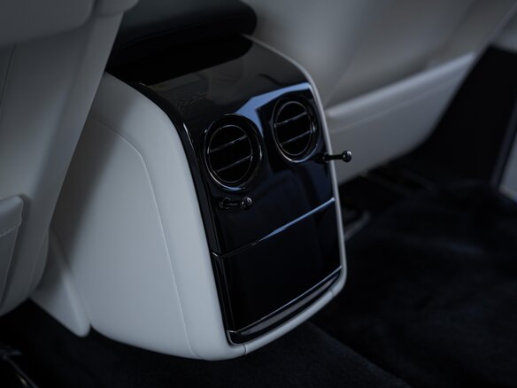 2026 Rolls-Royce Phantom Extended VIII Рестайлинг (Series II), чёрный, 86000000 рублей - вид 36