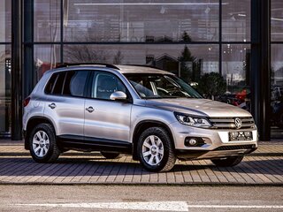2015 Volkswagen Tiguan I Рестайлинг, серебристый, 1495000 рублей, вид 3