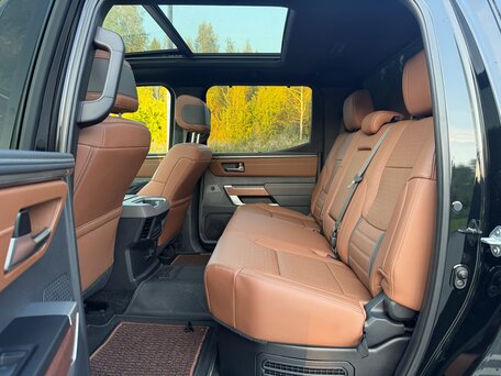 2024 Toyota Tundra Crew Max CrewMax III, чёрный, 8550000 рублей, вид 5