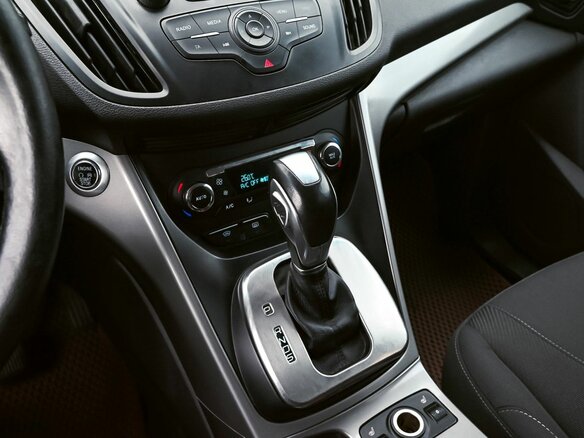 2015 Ford Kuga II, чёрный, 1179000 рублей - вид 9