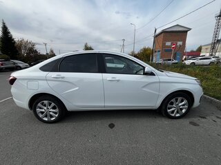 2024 Lada (ВАЗ) Vesta I Рестайлинг (NG), белый, 1350000 рублей, вид 2