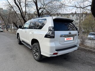 2018 Toyota Land Cruiser Prado 150 Series Рестайлинг 2, белый, 4650000 рублей, вид 4