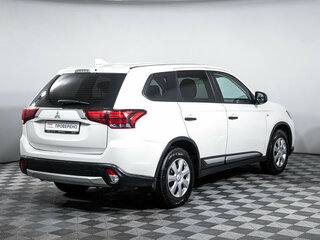2017 Mitsubishi Outlander III Рестайлинг 2, белый, 1449000 рублей, вид 5
