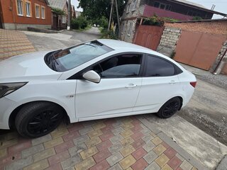 2015 Hyundai Solaris I Рестайлинг, белый, 1100000 рублей, вид 4