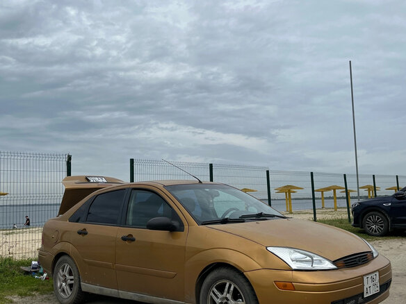 2001 Ford Focus I (North America), золотистый, 170000 рублей