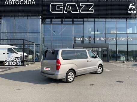 2015 Hyundai Grand Starex, серебристый, 1650000 рублей, вид 3