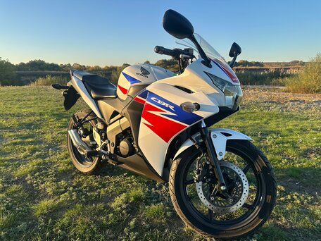 2013 Honda CBR 125R, белый, 360000 рублей, вид 2