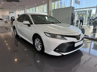 2020 Toyota Camry VIII (XV70), белый, 2169000 рублей, вид 3