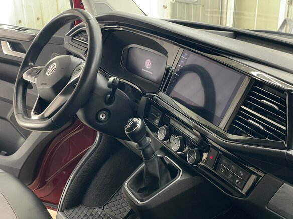 2019 Volkswagen Multivan T6 Рестайлинг, красный, 5250000 рублей - вид 14