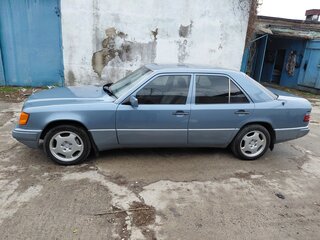 1990 Mercedes-Benz W124 230, голубой, 610000 рублей, вид 2
