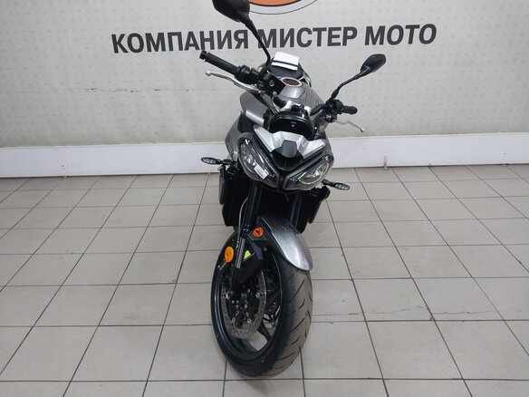 2026 Triumph Street Triple, серый, 1249000 рублей - вид 2