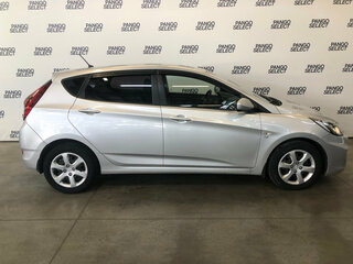 2013 Hyundai Solaris I, серебристый, 650000 рублей, вид 5