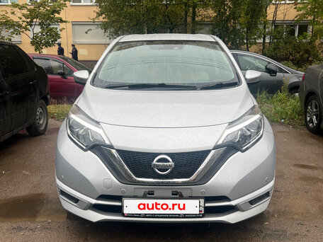 2018 Nissan Note II Рестайлинг, серебристый, 1250000 рублей, вид 1