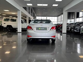 2015 Hyundai Solaris I Рестайлинг, серебристый, 1090000 рублей, вид 4
