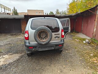 2015 Chevrolet Niva I Рестайлинг, серый, 450000 рублей, вид 3