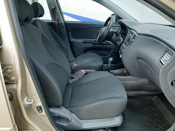 2011 Kia Rio II Рестайлинг, бежевый - вид 10