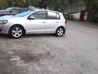 2011 Volkswagen Golf VI, серебристый, 900000 рублей, вид 1