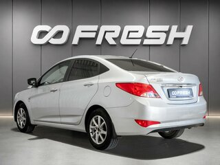 2016 Hyundai Solaris I Рестайлинг, серебристый, 1000000 рублей, вид 2