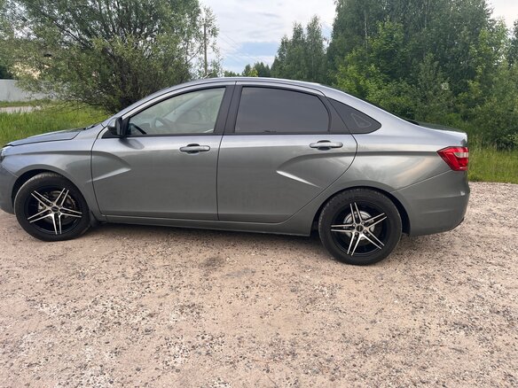 2017 Lada (ВАЗ) Vesta I, серый, 850000 рублей - вид 3