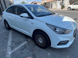 2018 Hyundai Solaris II, белый, 1200000 рублей, вид 4