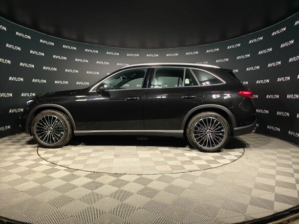 2025 Mercedes-Benz GLC 300 II (X254), чёрный, 8700000 рублей - вид 2