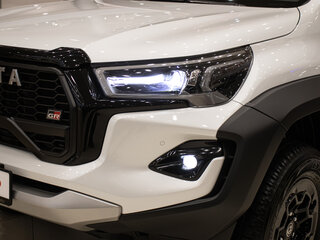 2025 Toyota Hilux VIII Рестайлинг 2, белый, 7685000 рублей, вид 2