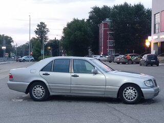 1994 Mercedes-Benz S-Класс 320 III (W140) Рестайлинг, серебристый, 530000 рублей, вид 3