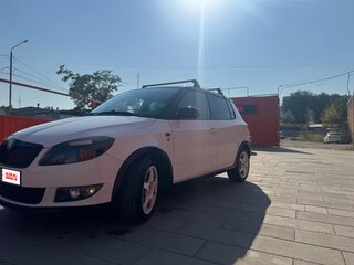 2012 Skoda Fabia II Рестайлинг, белый, 900000 рублей, вид 1