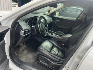 2017 Jaguar F-Pace I, белый, 2500000 рублей, вид 4