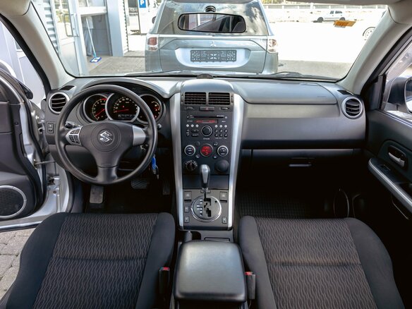 2013 Suzuki Grand Vitara II Рестайлинг 2, серебристый, 1395000 рублей - вид 17