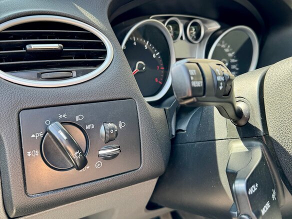 2008 Ford Focus II Рестайлинг, серый, 580000 рублей - вид 8