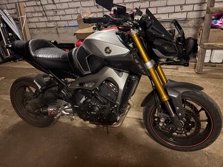 2015 Yamaha MT-09 (FZ-09), серебристый, 800000 рублей, вид 2