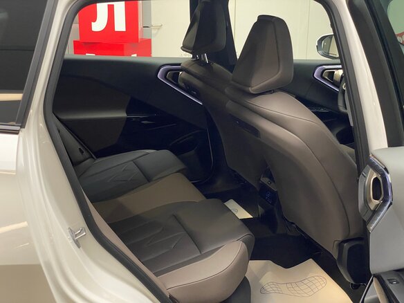 2026 BMW X3 Long 30L xDrive IV (G45/G48), белый, 7360000 рублей - вид 23