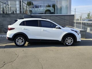 2020 Kia Rio X IV Рестайлинг, белый, 1740000 рублей, вид 4