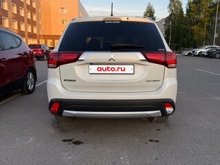 2015 Mitsubishi Outlander III Рестайлинг 2, белый, 2150000 рублей, вид 5