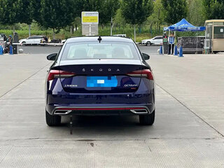 2023 Skoda Octavia IV (A8), синий, 1740000 рублей, вид 5